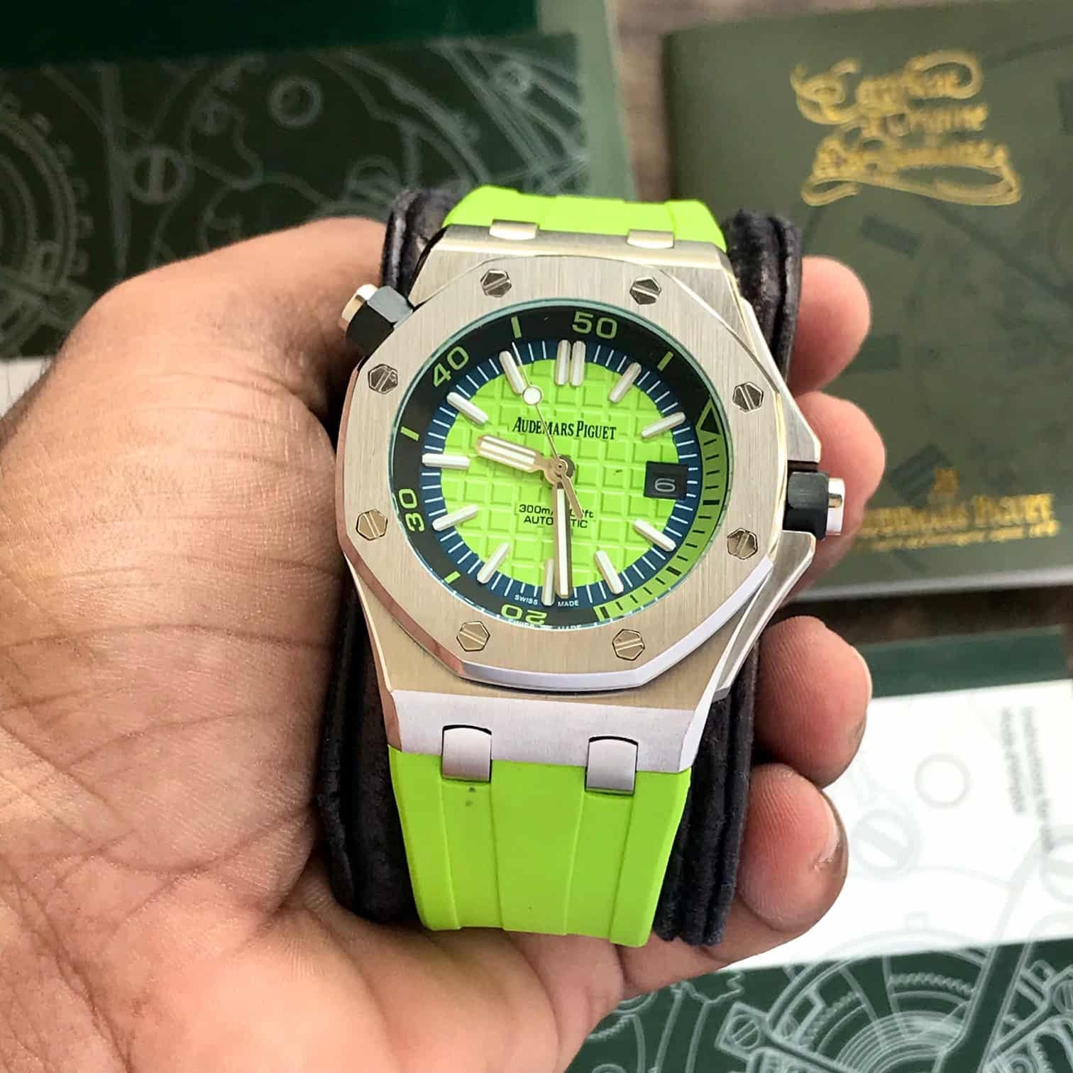 Audemars Piguet Royal Oak Offshore Diver Watch Green Dial 42mm Automat