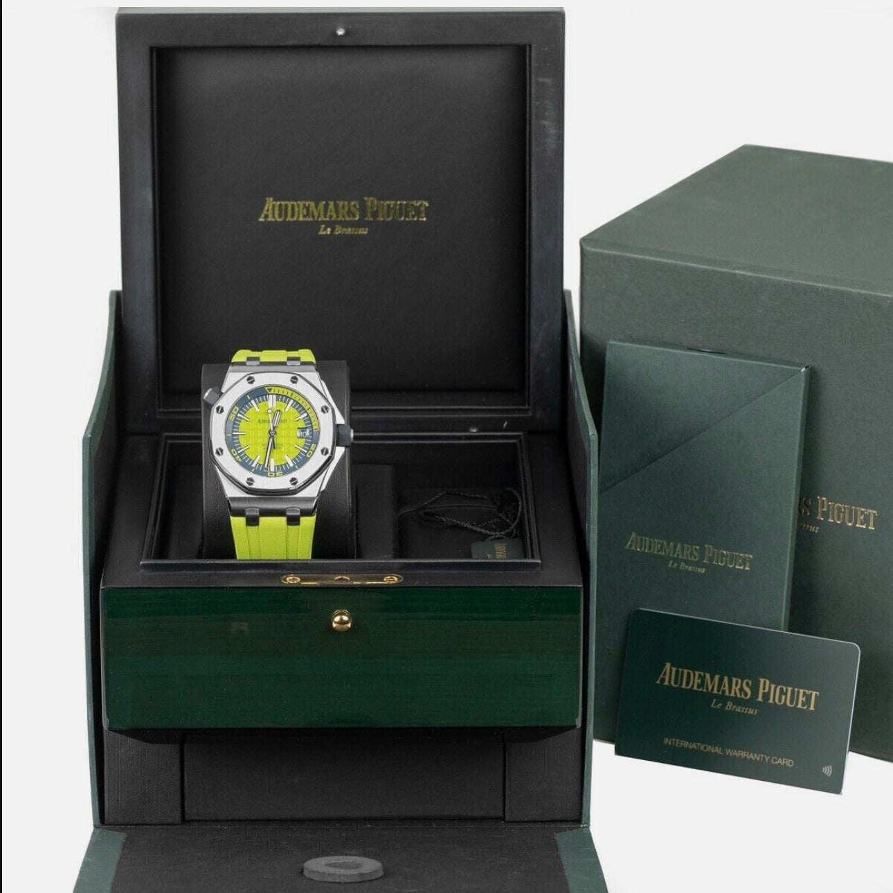 Audemars Piguet Royal Oak Offshore Diver Watch Green Dial 42mm Automat