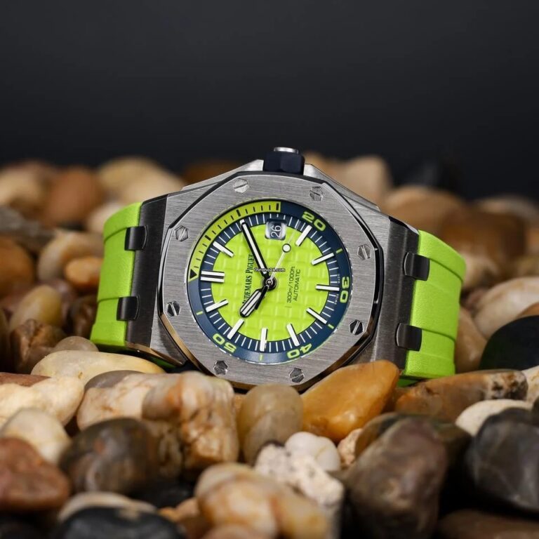 Audemars Piguet Royal Oak Offshore Diver Watch Green Dial 42mm Automat